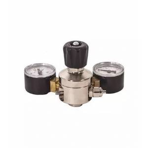 Pressure reducer with two pressure gauges